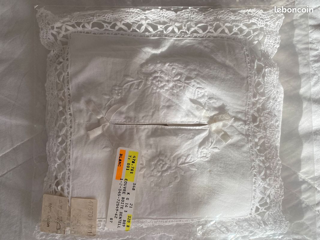 Boite ancienne chiffre 57 coton brodé , pour marquer le linge