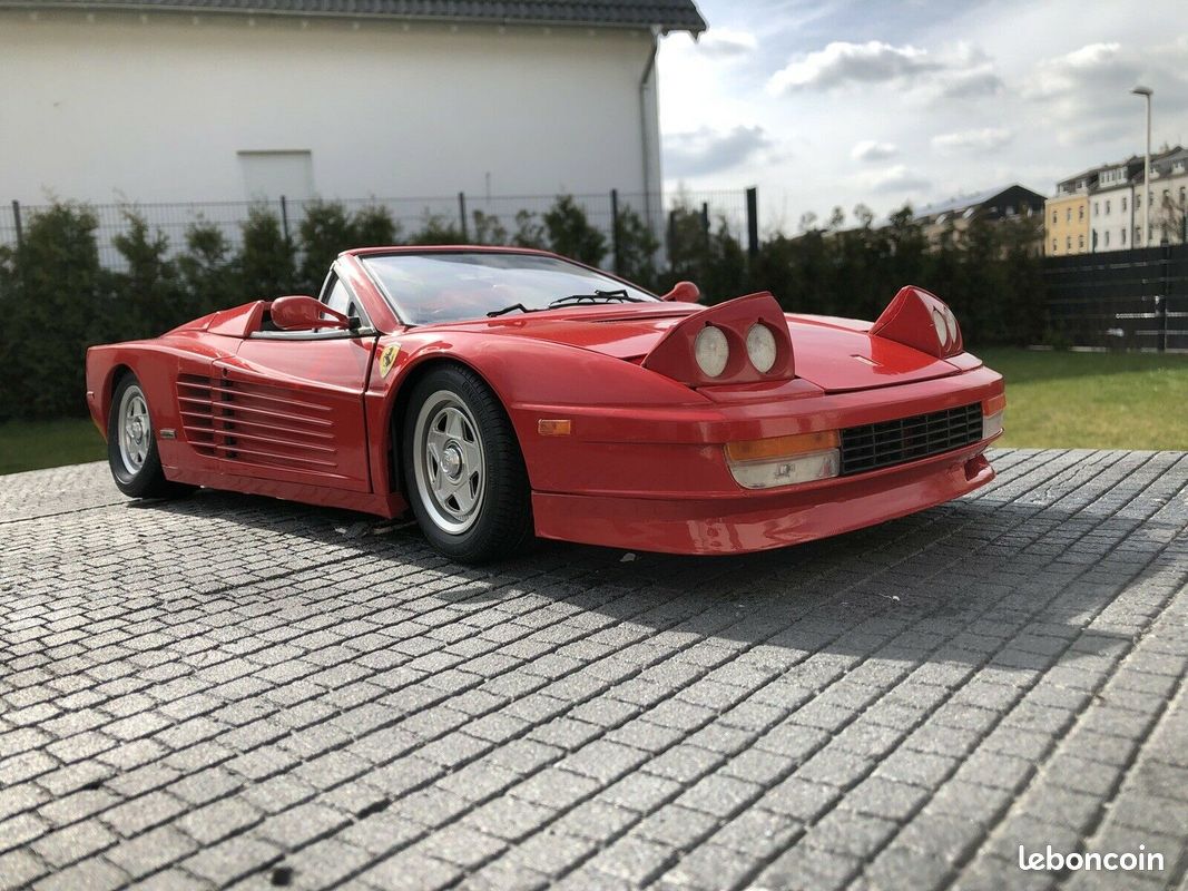 Pocher Ferrari Testarossa cabriolet 1/8 schaalmodellen (image 13)