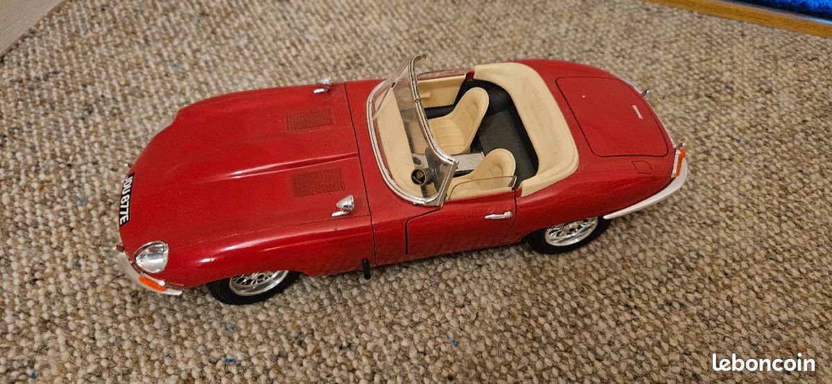 Burago jaguar 1/18 type E 1961 en METAL rouge (image 1)