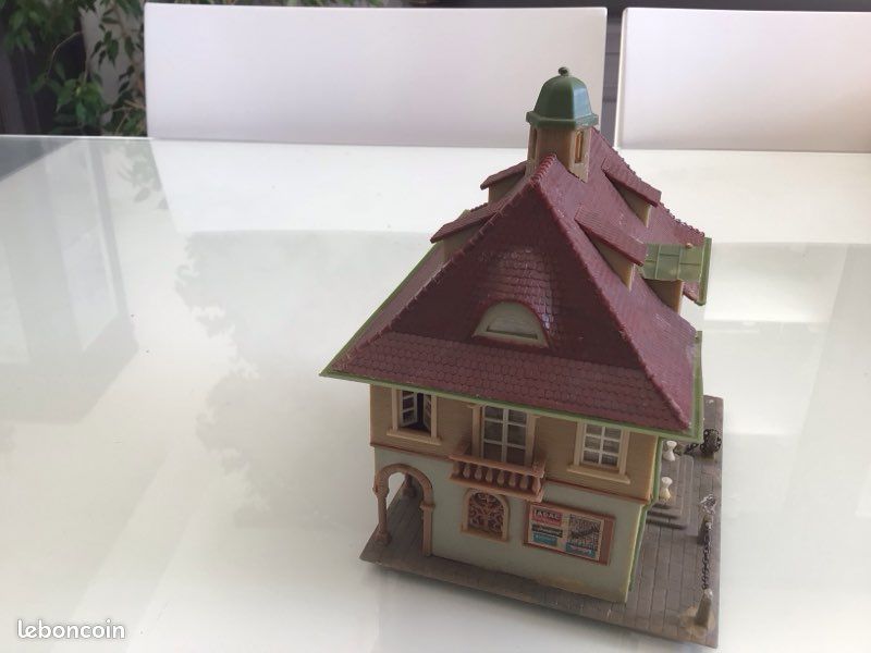 Faller F130491 – Mairie HO – Maquette Ferroviaire à Assembler – Décoration Réseau – Dès 14 Ans – Dimensions 145x145x160 Mm