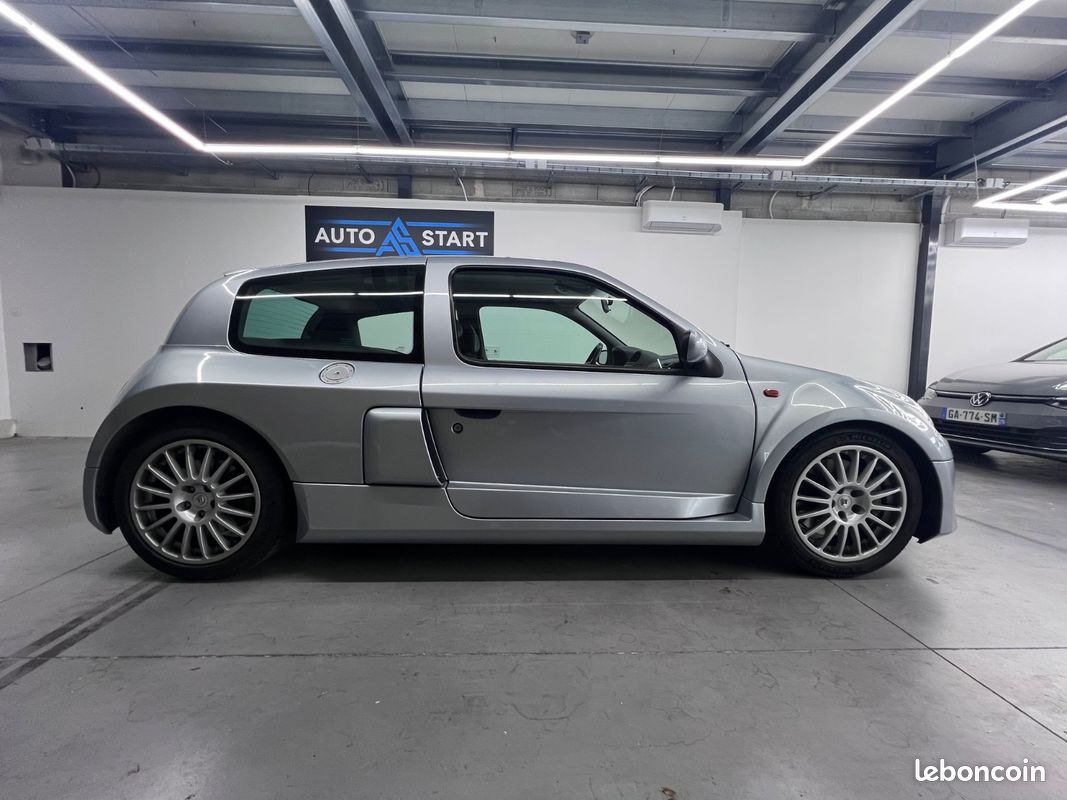 Renault Clio 3.0 V6 230ch/N°1609/Distribution Neuve/Clim (image 9)