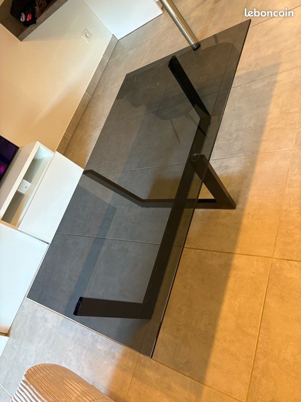 Table basse en verre noire (image 1)