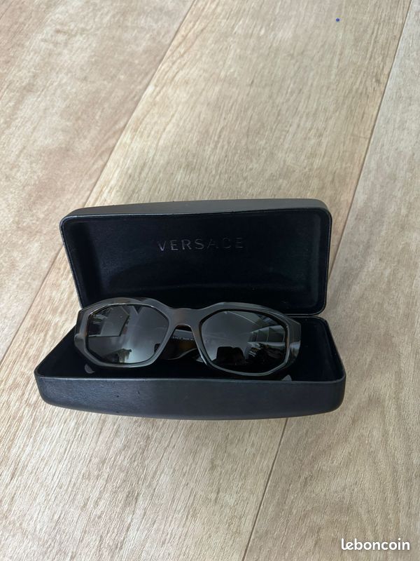 Lunette de soleil Versace avec sa boite (image 4)