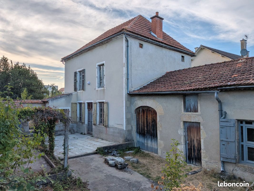 Maison 5 pièces 400 m² · à Gannat · 400 m² · 120 000 €