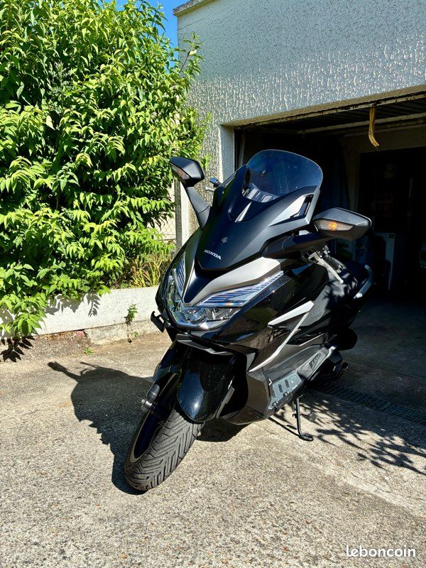Honda Forza 350 2021 / entretien à jour / 2eme main / suivi Honda (image 1)