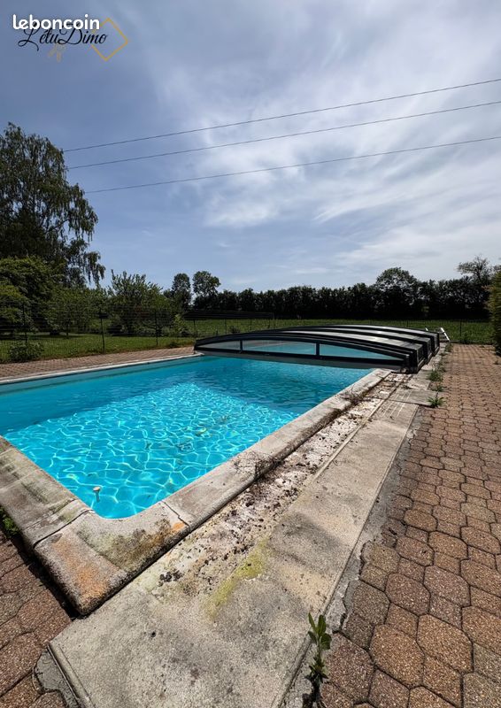 Maison 11 pièces 283 m² · à Poligny · 283 m² · 315 000 €