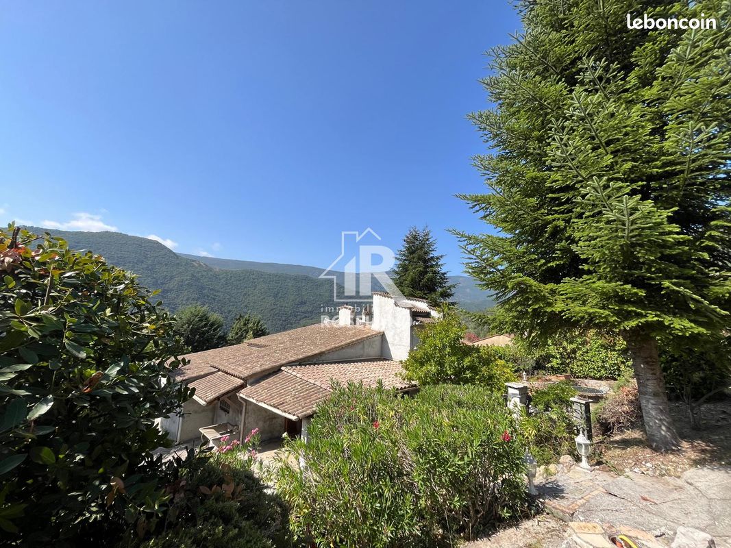 Maison 4 pièces 117 m² · à Pierrefeu · 117 m² · 1 390 €