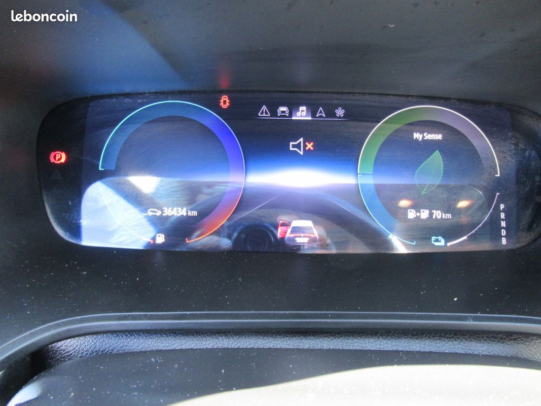 Renault Megane ESTATE E-TECH PLUG-IN HYBRID 160 CV Evolution (image 11)