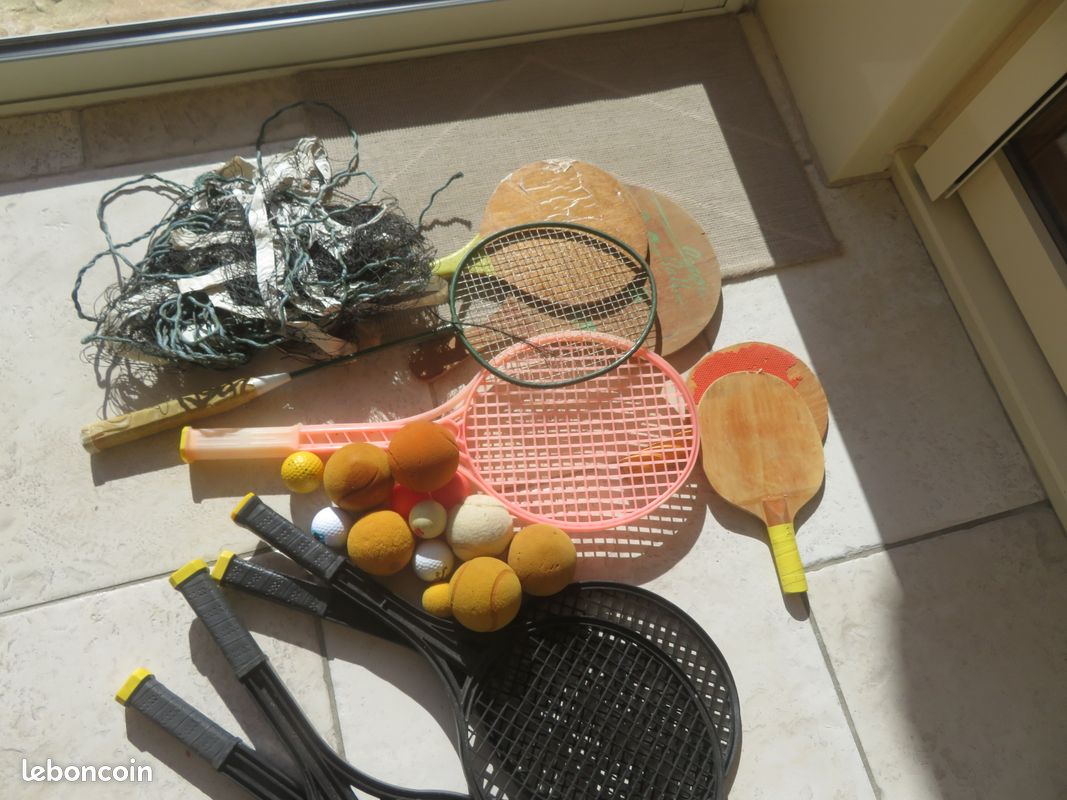 Ancienne Paire De Raquettes En Plastique Vintage - Jeu De Plein Air (S.G.D.G)