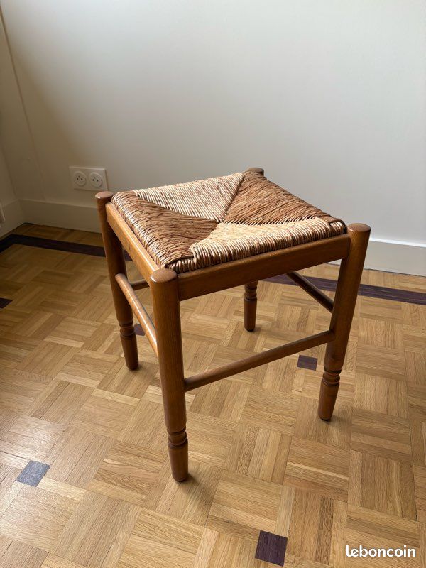 Tabouret en bois et paille (image 1)
