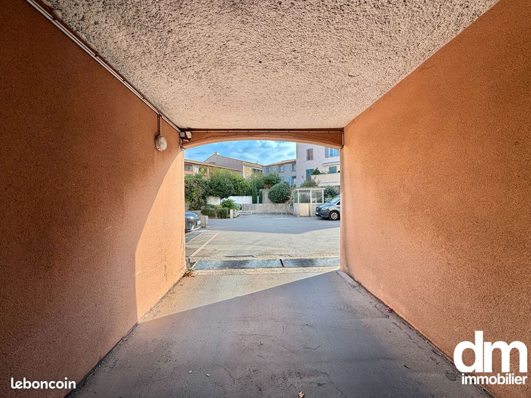 Parking 12 m² · à Saint-Tropez · 12 m² · 400 €/mois