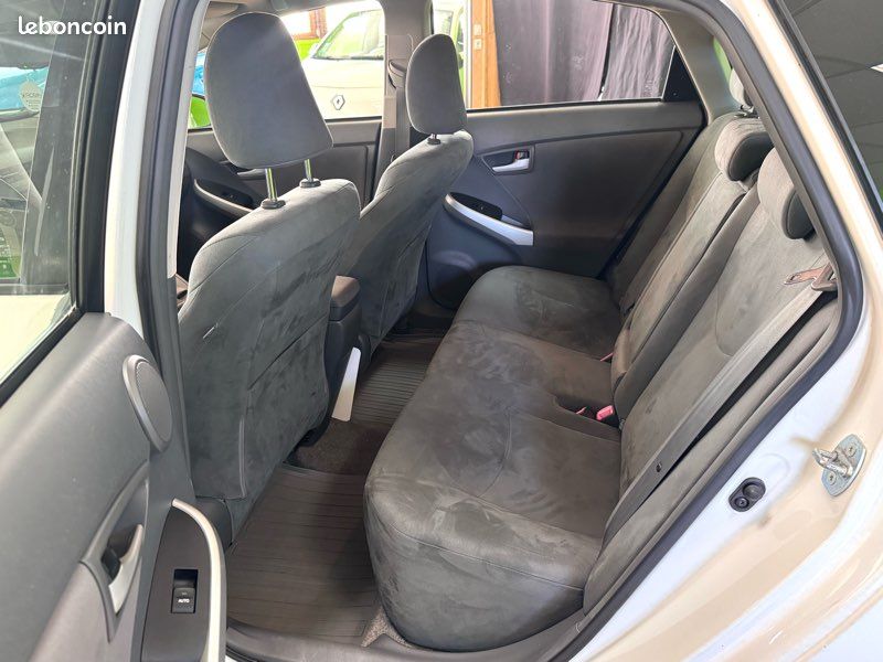 Toyota PRIUS III 1.8 VVT-i 136 HYBRID DYNAMIC (image 3)