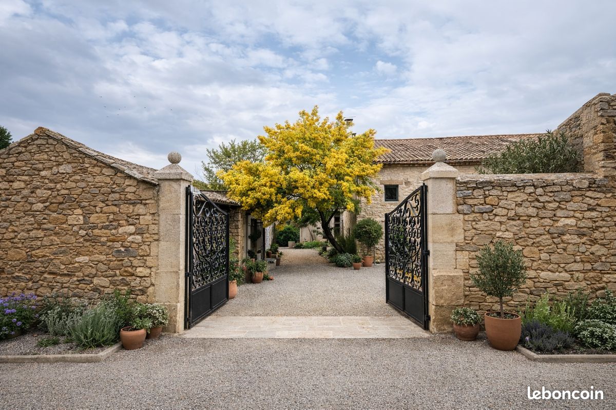 Maison 12 pièces 350 m² · à Fontarèches · 350 m² · 1 400 000 €