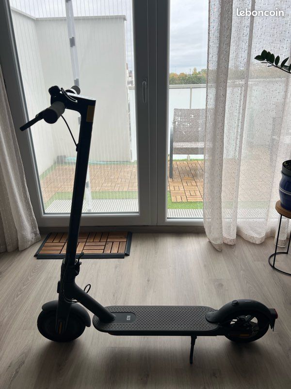 Trottinette électrique Xiaomi Essential (image 1)