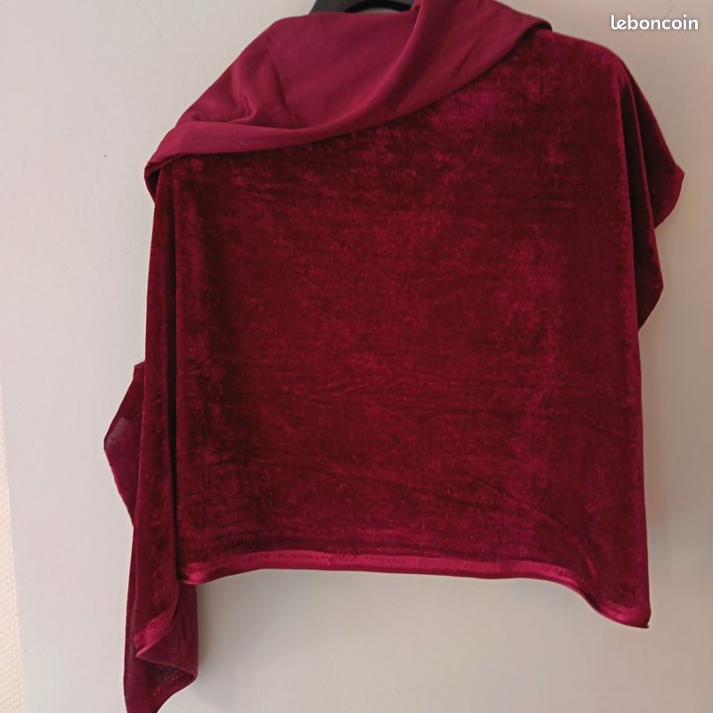 Coupon De Tissu Velours Pour Doublure - Couleur Rouge Foncé - Dimensions 0,50m X 1,40m - Neuf