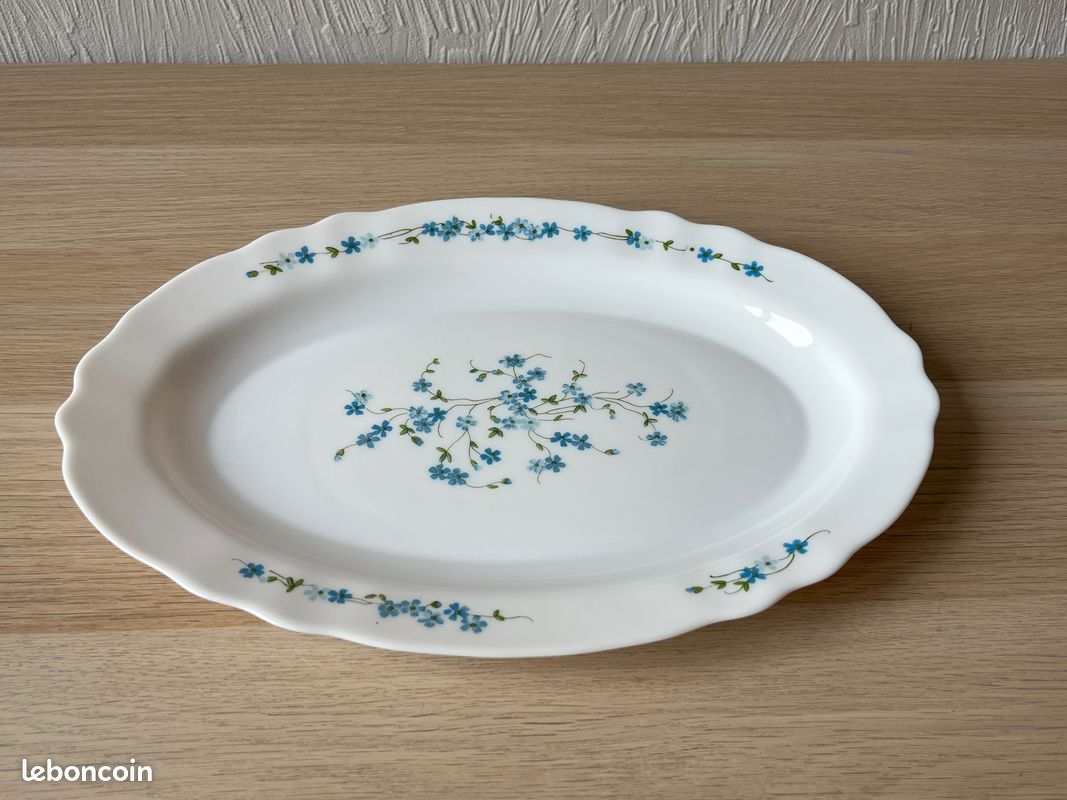 Plat De Service Arcopal Myosotis - Diamètre 29 Cm, Verre Opaline, Motif