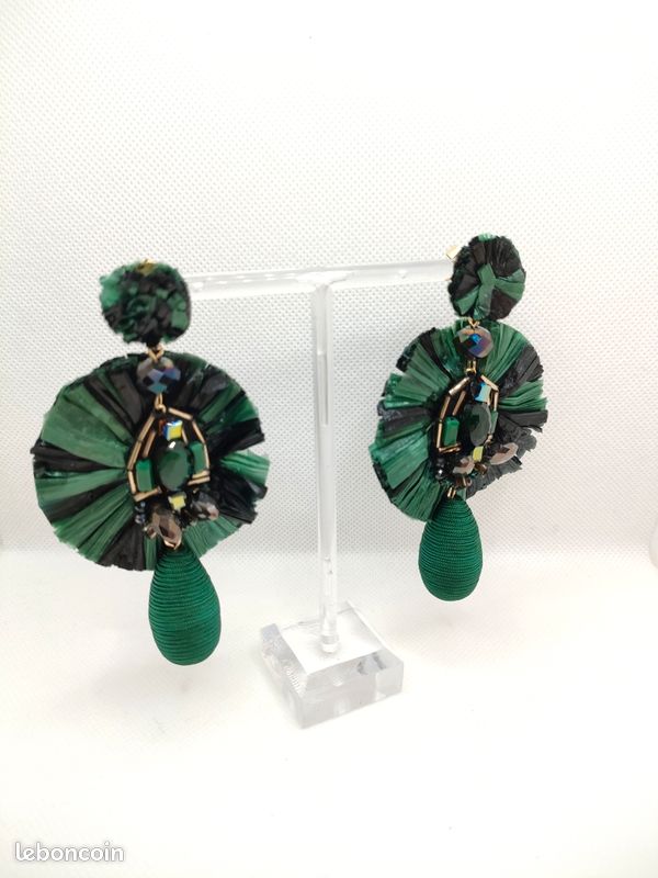 Boucles d'oreilles "Rio" vertes de la marque Lola Casademunt (image 1)