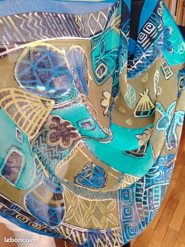 Foulard Carré Vintage BOUCHARA 110x110 Cm - Satin Polyester Coloré Fond Bleu, Très Bon état