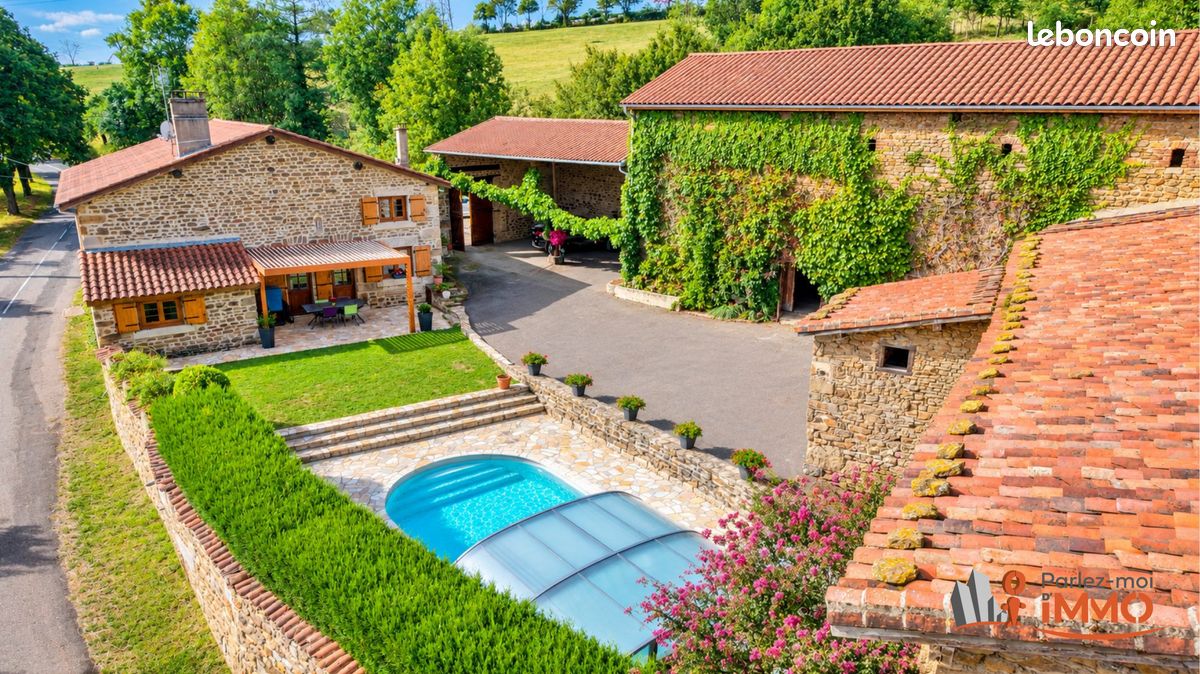 Maison 7 pièces 243 m² · à Saint-Jean-Bonnefonds · 243 m² · 790 000 €