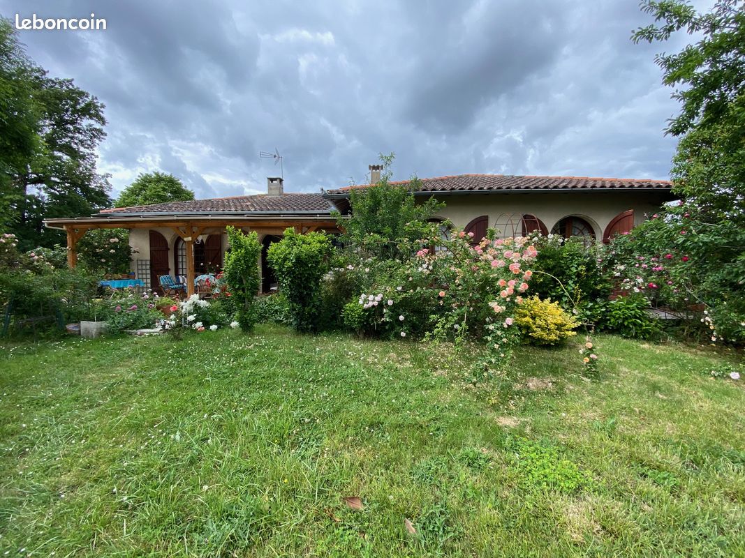 Maison 9 pièces 180 m² · à Vallesvilles · 180 m² · 368 000 €