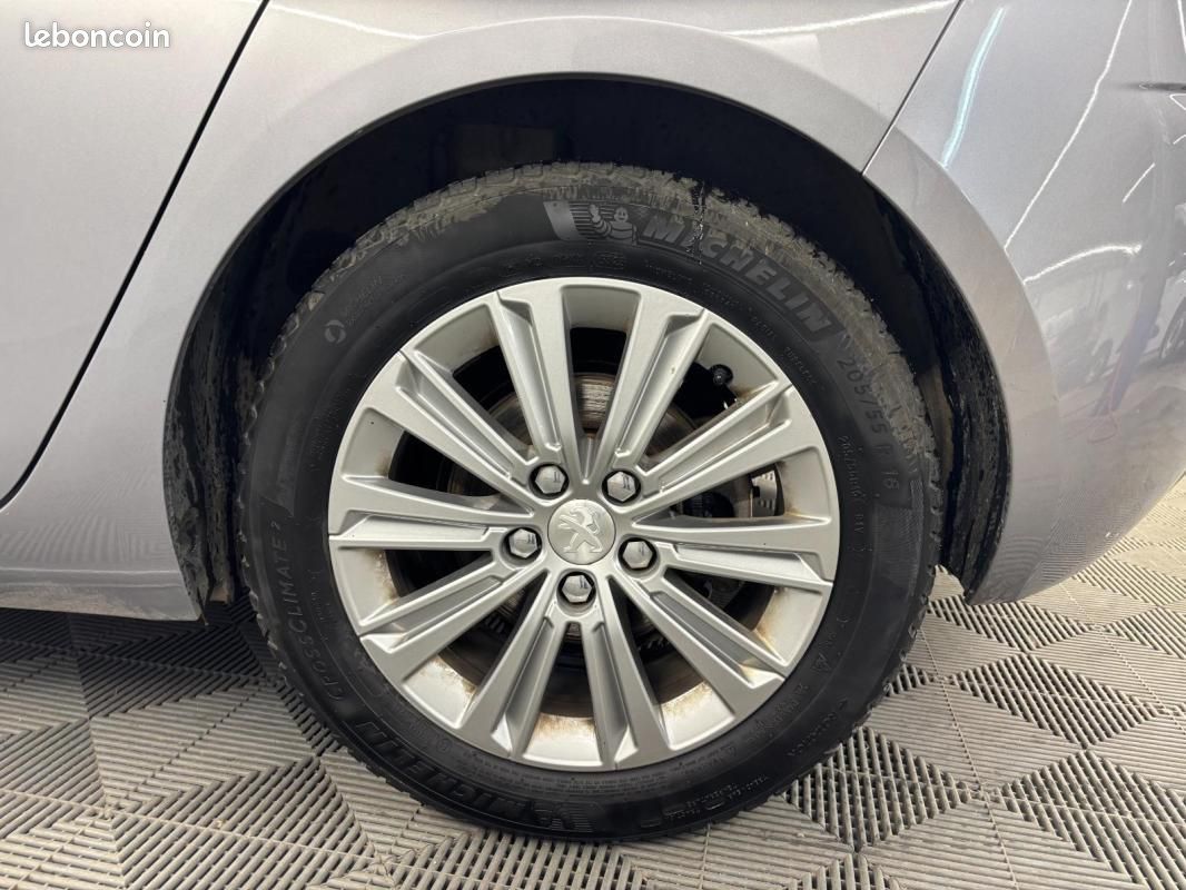 Peugeot 308 1.2 PureTech 110ch S&S BVM5 BC Allure (image 12)