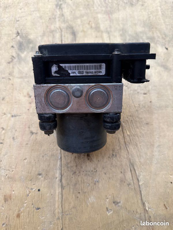 Bloc ABS Bosch 0265231486 Peugeot 307 HDi 110 Phase 2 Réf 9649988280 (image 3)