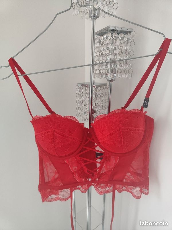 Robe bustier noir dentelle - Beauté et mode