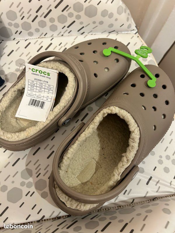 Crocs neuves import Corée du sud – jamais portées + étiquette (image 3)