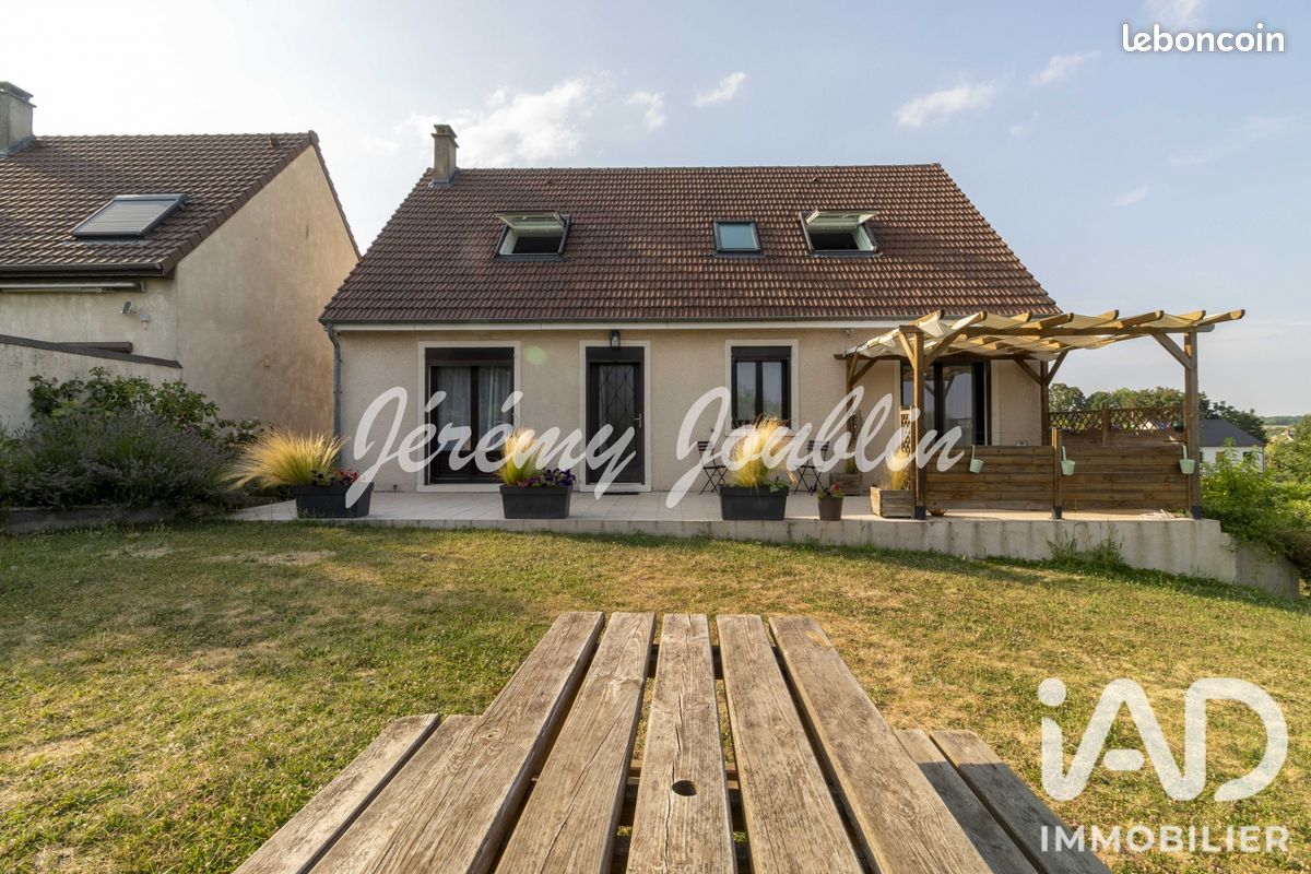 Maison 6 pièces 144 m² · à Jouy-le-Moutier · 144 m² · 460 000 €