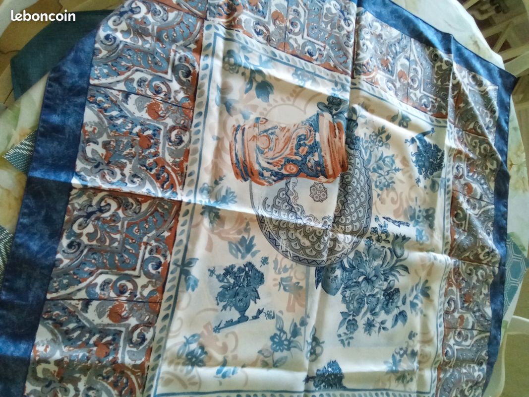 Grand foulard bleu (image 3)