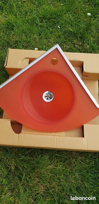 Lavabo d'angle rouge (image 1)