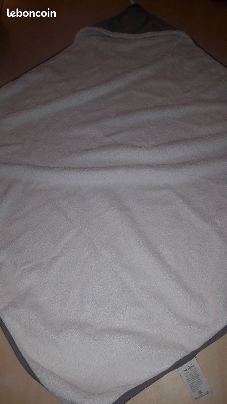 Cape de bain blanche Red Castle 1m x 1m (image 2)