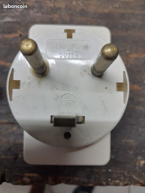 Prise LEGRAND 380 volts adaptateur 2 prises pour 220 et 380 volts- fiche 16 et 20A sur 32A (image 2)