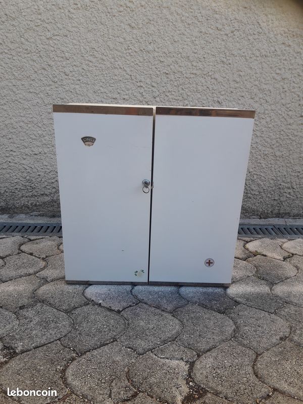 Armoire à pharmacie (image 1)