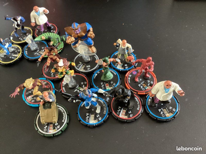 Gros Lot Figurines HeroClix – Divers Personnages, état De Jeu (voir Photo)