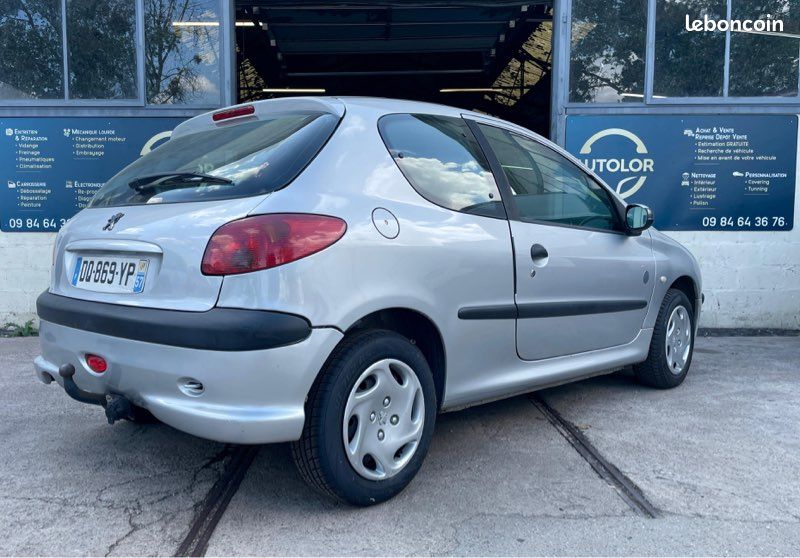 Peugeot 206 1,4L I 75CV ••ÉDITION POP ART•• (image 4)