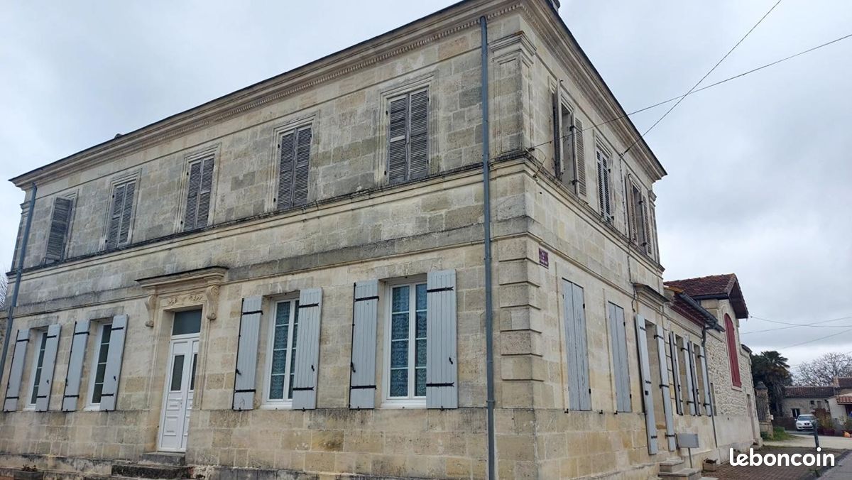 Maison 8 pièces 230 m² · à Civrac-en-Médoc · 230 m² · 180 000 €