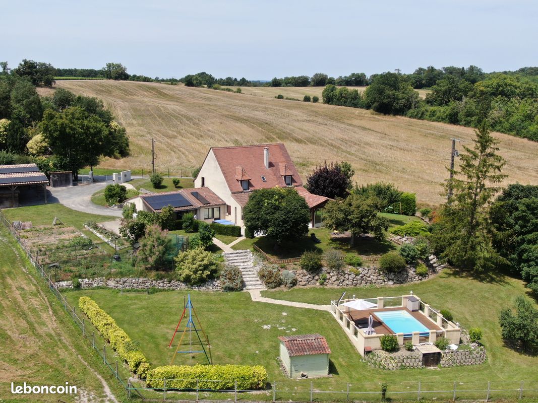 Maison 9 pièces 221 m² · à Issigeac · 221 m² · 410 000 €