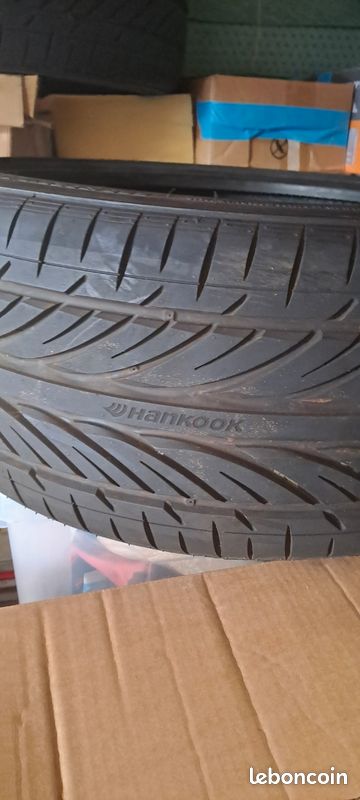 225 35 r17 NEUF - Équipement auto
