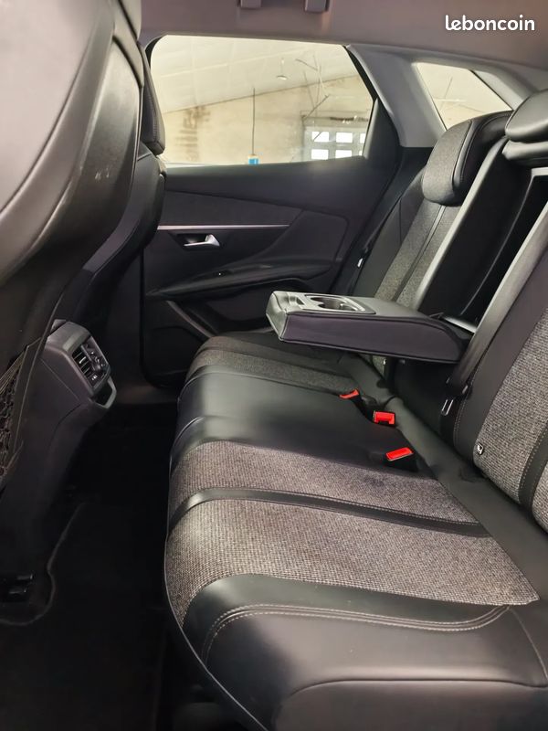 PEUGEOT 3008 1.2 PureTech 130ch Allure EAT6 - 2017 - Suivi complet Peugeot - Climatisation - i-Cockpit - Carplay (image 28)
