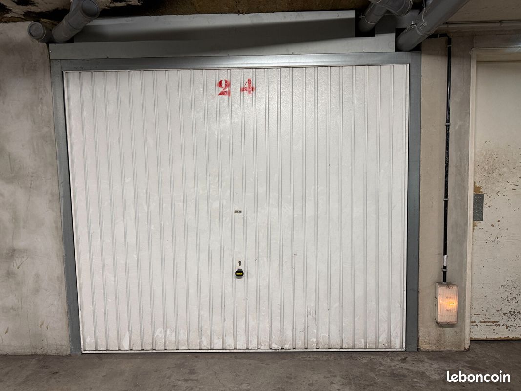 Parking/box MARSEILLE · 25 000 €