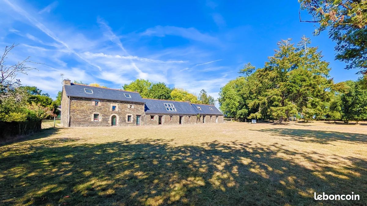 Maison 12 pièces 280 m² · à Carhaix-Plouguer · 280 m² · 795 000 €