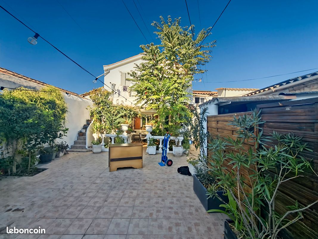 Maison 12 pièces 360 m² · à Marseille · 360 m² · 422 000 €