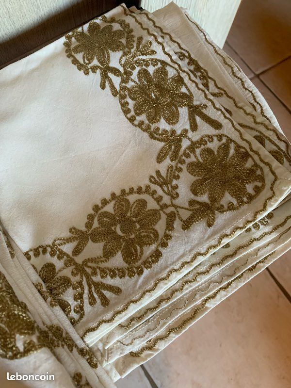 Lot De 4 Sets De Table Et Serviettes SUNHAM - Broderie Florale Vintage, Coton, Forme Ovale (neuf)