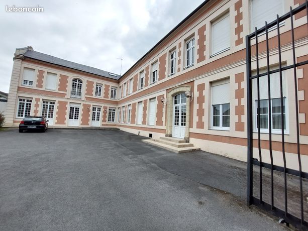 Appartement T3 entièrement rénové avec parking privé - Cambrai Centre