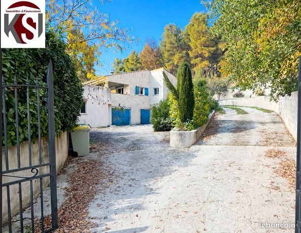 Villa 12 pièces 277 m²