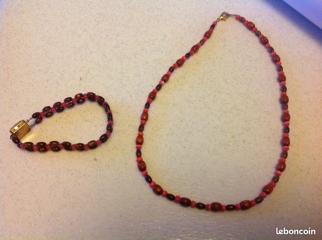 Lot collier +bracelet perles bois marron et saumon (image 1)
