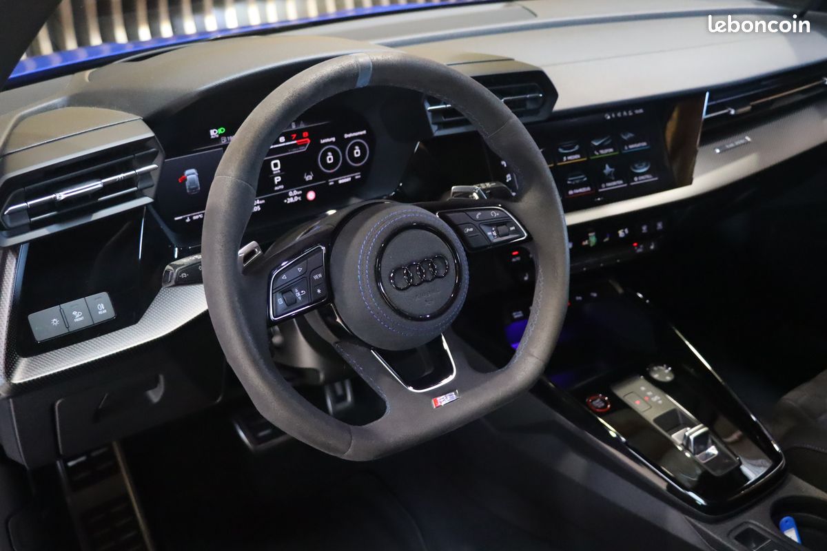 Audi RS3 PERFORMANCE 1 of 300 - Échappement AKRAPOVIC - Projecteurs Matrix LED - Système audio Bang & Olufsen - Freins céramique - Toit ouvrant panoramique en verre (image 7)