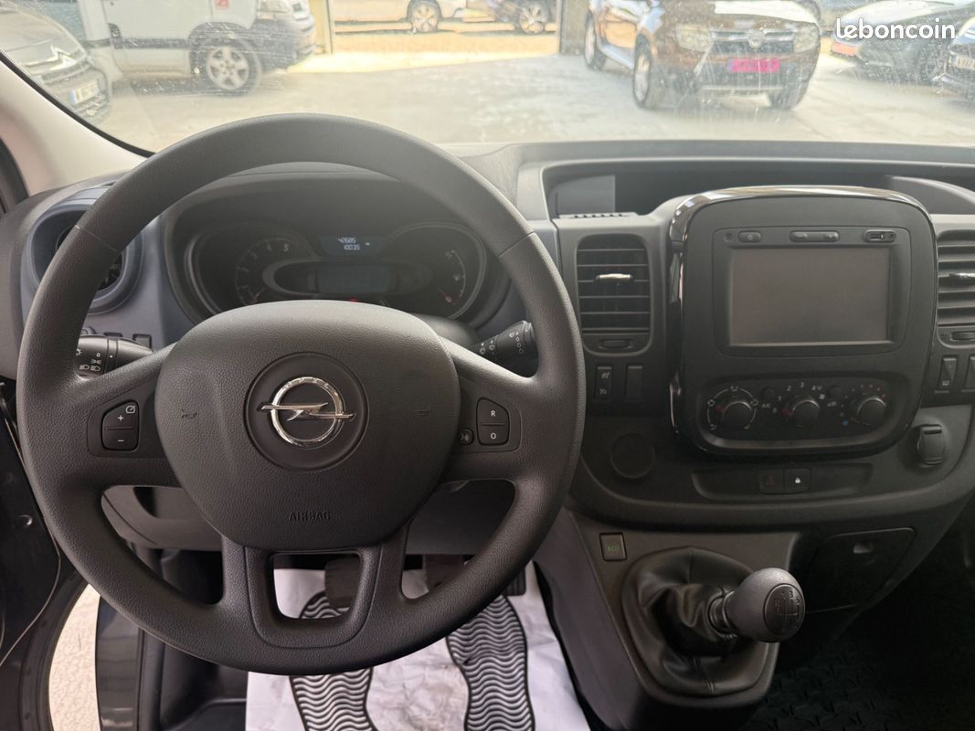 Opel VIVARO 1.6cdti 120 6 places double cabine 1ere main tres propre faible kilometrage (image 8)