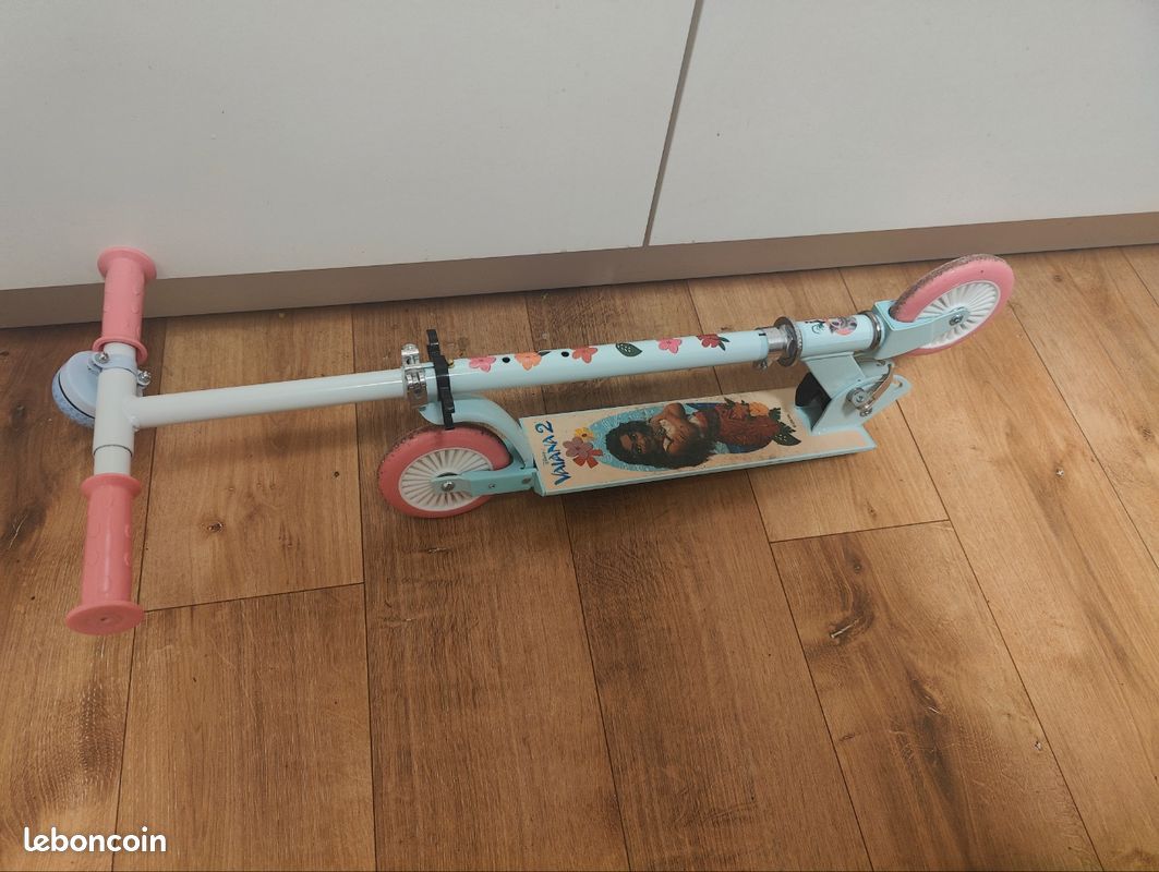 Trottinette vaiana en super état (image 2)